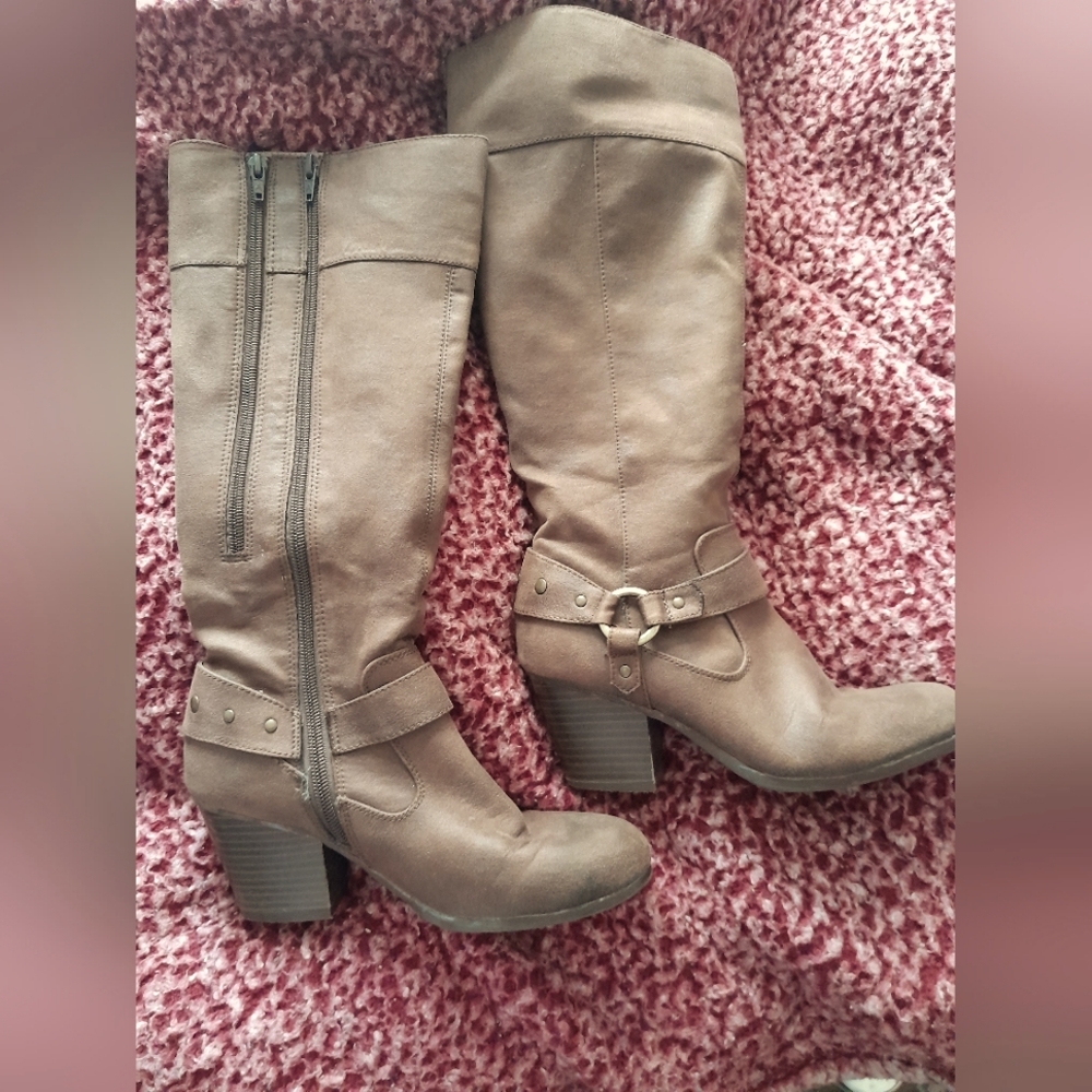 Brown boots (The Frye co.) Size 6 1/2